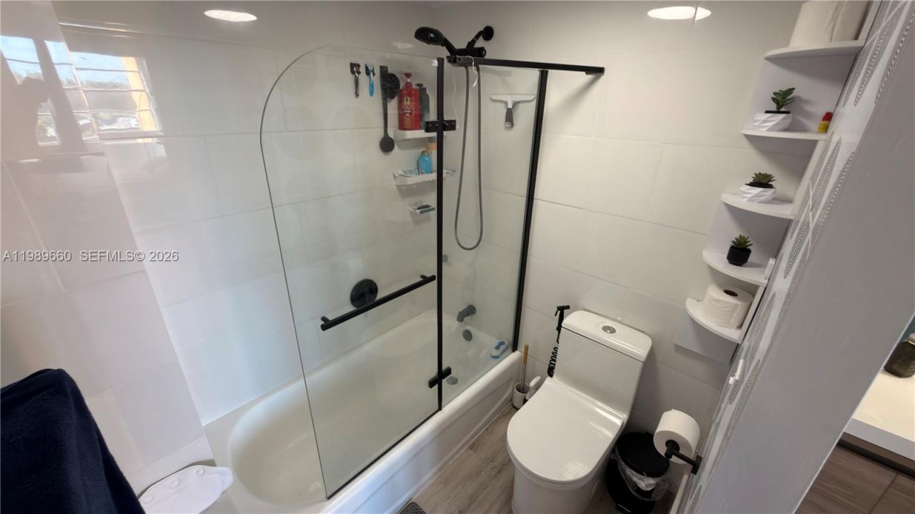 1351 NE Miami Gardens Dr , Unit 325E, Miami, FL 33179 Photo