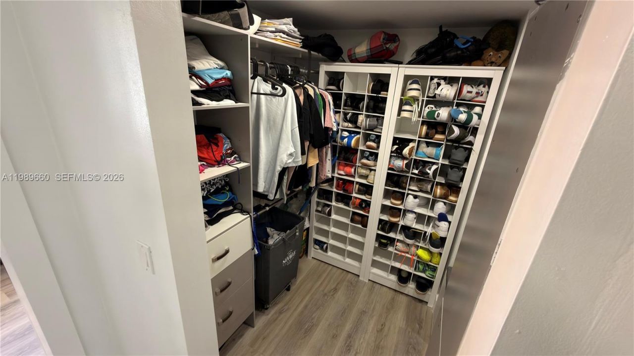 1351 NE Miami Gardens Dr , Unit 325E, Miami, FL 33179 Photo