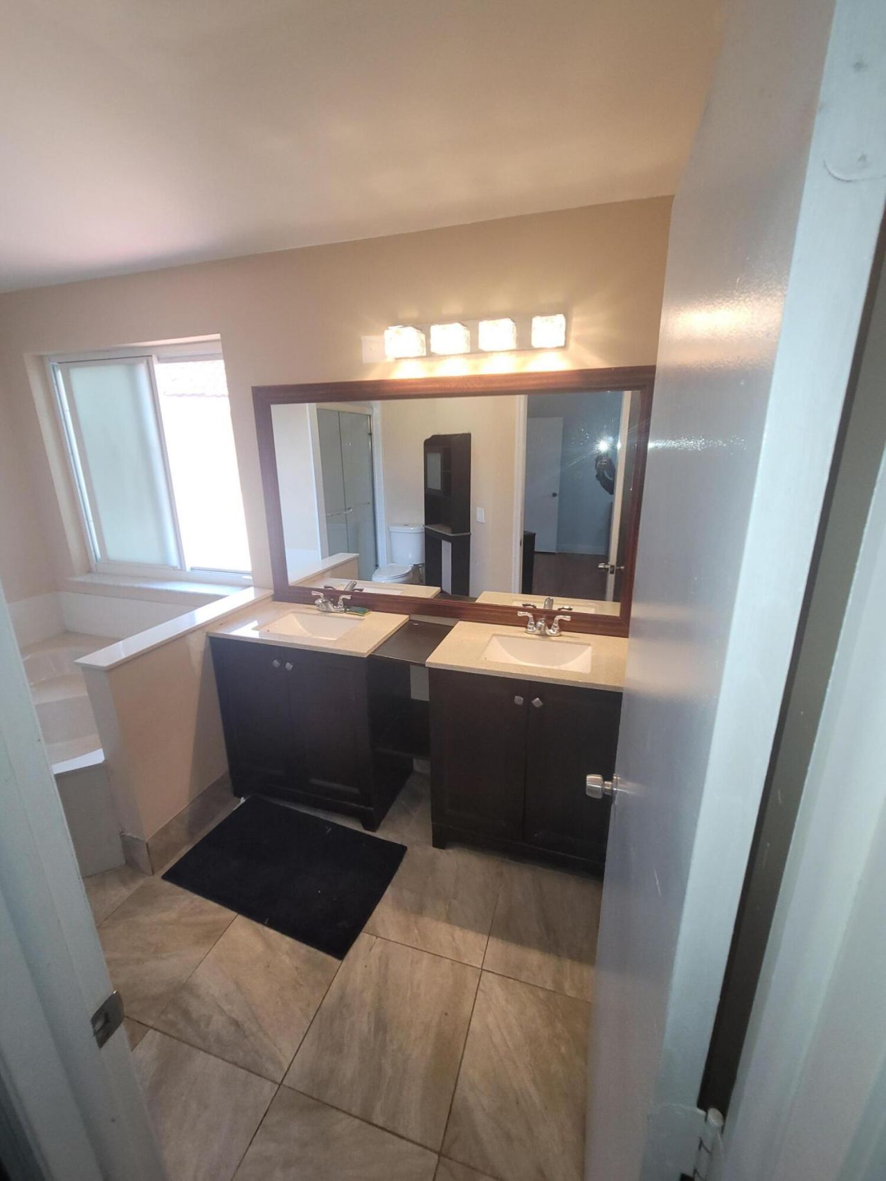 8448 NW 196th Terrace, Hialeah, FL 33015 Photo