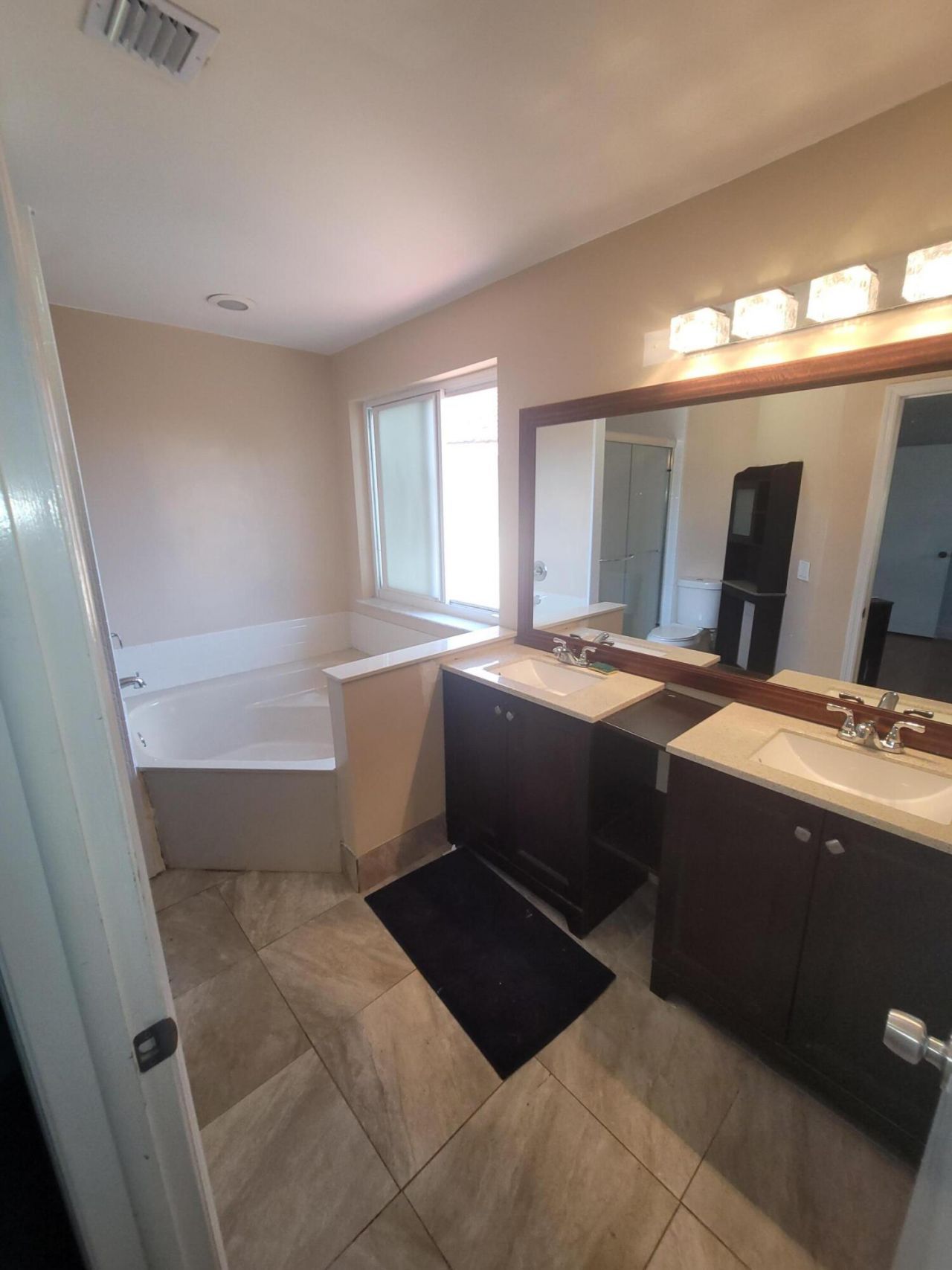 8448 NW 196th Terrace, Hialeah, FL 33015 Photo