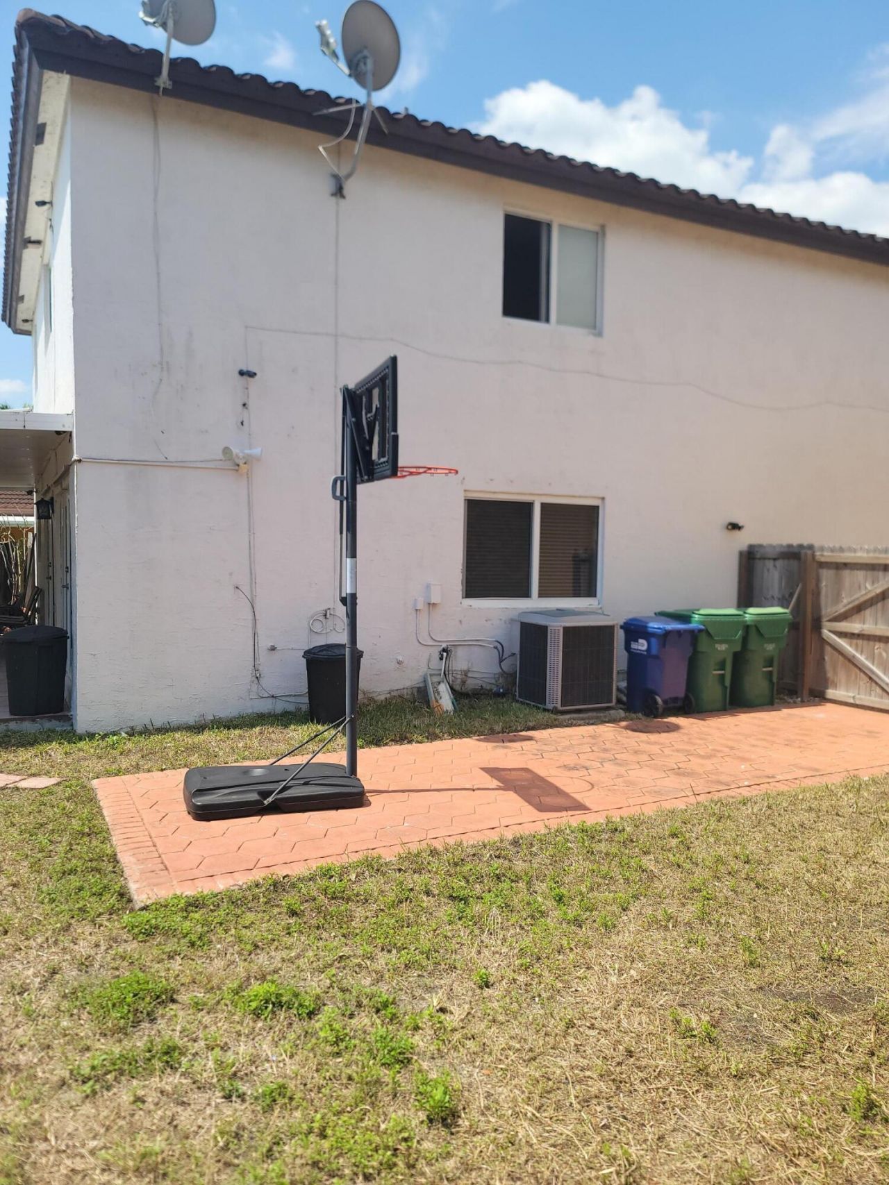 8448 NW 196th Terrace, Hialeah, FL 33015 Photo