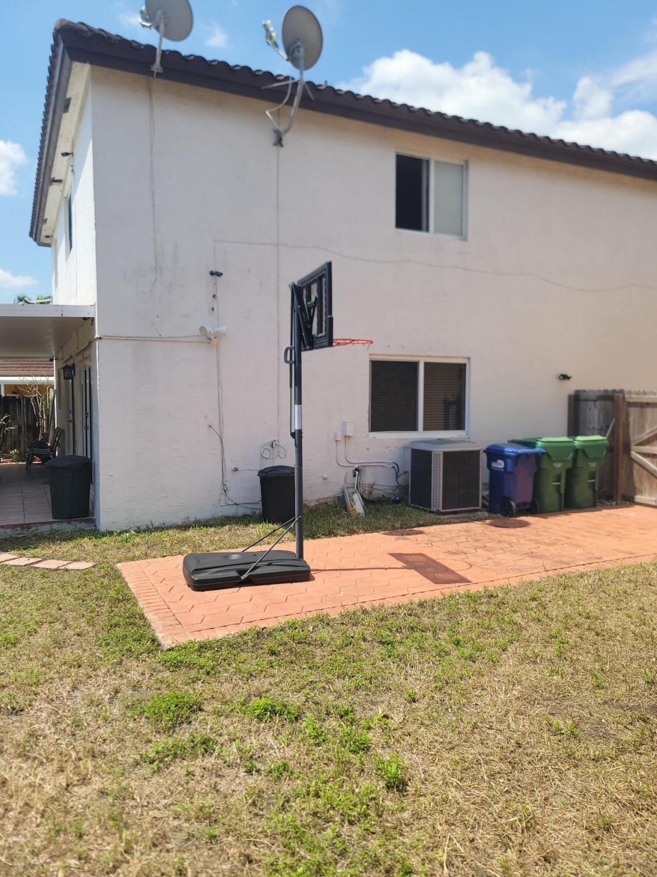 8448 NW 196th Terrace, Hialeah, FL 33015 Photo