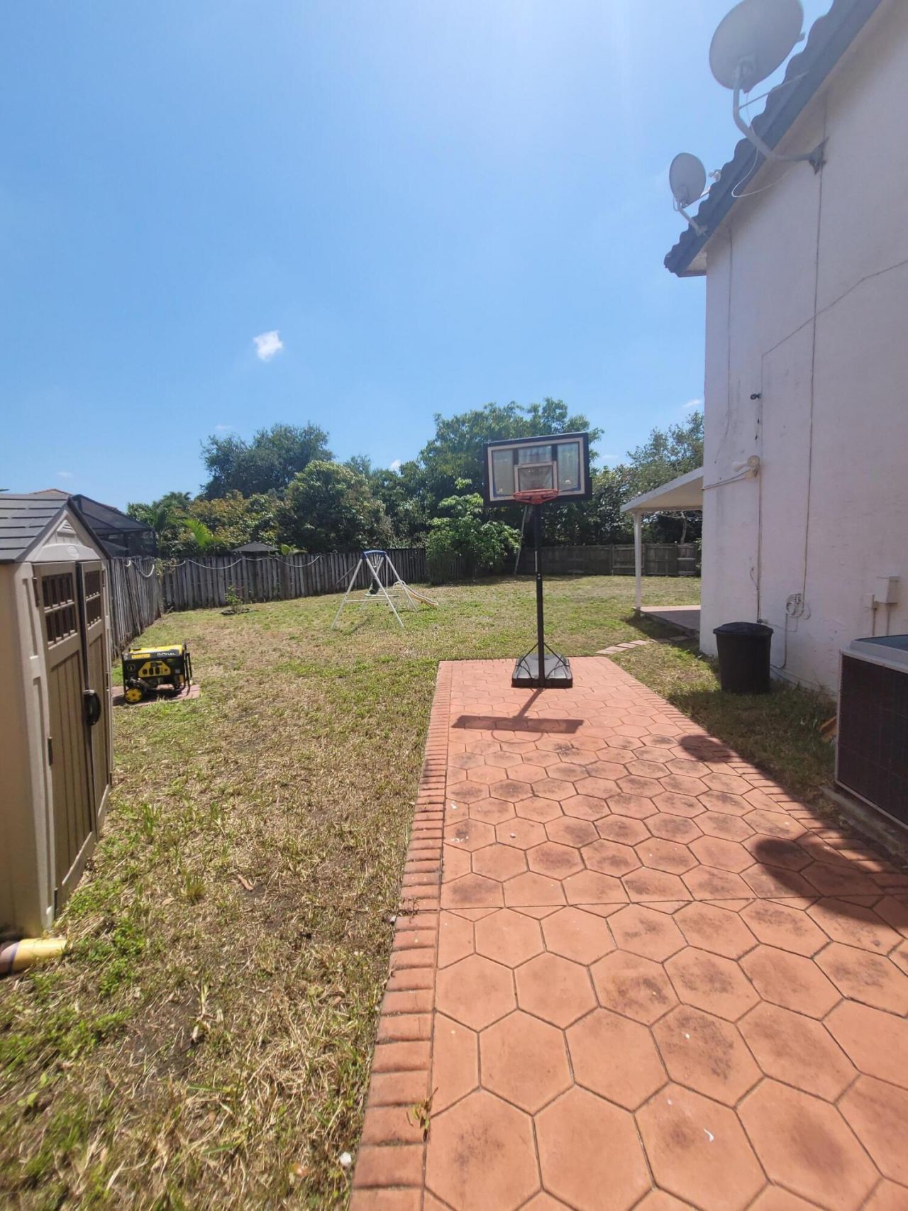 8448 NW 196th Terrace, Hialeah, FL 33015 Photo