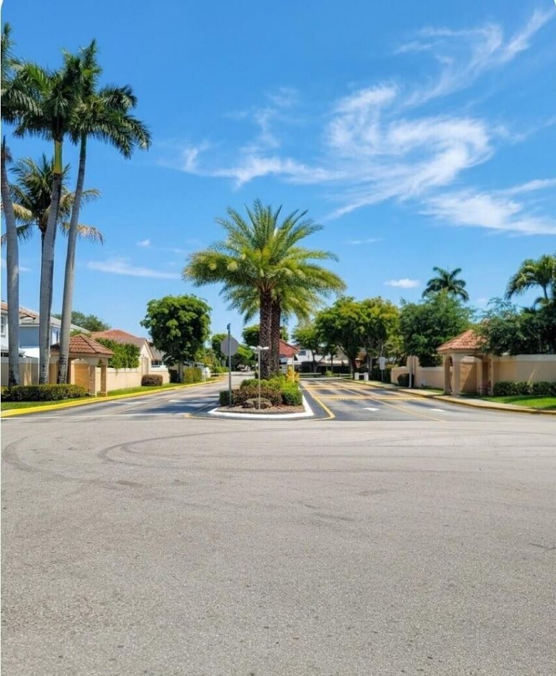 8448 NW 196th Terrace, Hialeah, FL 33015 Photo