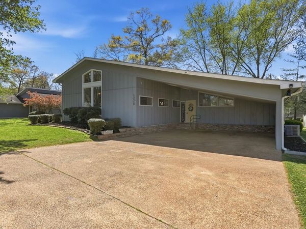 1278 Village Green Drive, Hixson, TN 37343