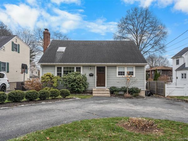 62 Smith Street , Greenlawn, NY 11740