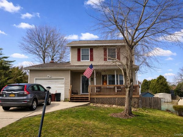 318 Avenue C , Ronkonkoma, NY 11779