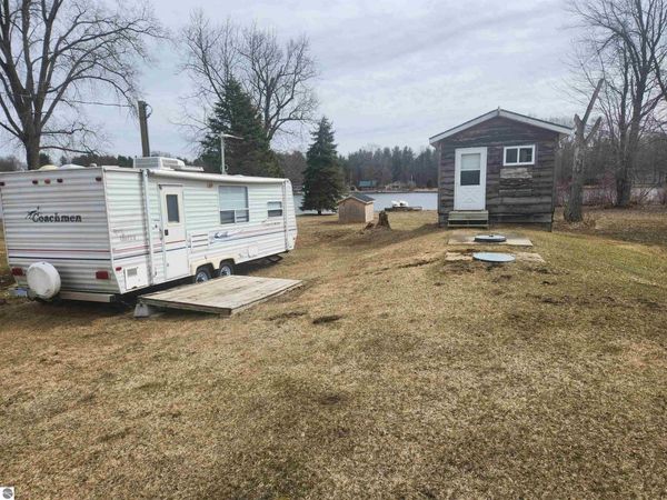 10621 Maple Drive, Riverdale, MI 48877