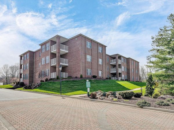 3025 Mcvitty Forest DR, Unit 209, Roanoke, VA 24018
