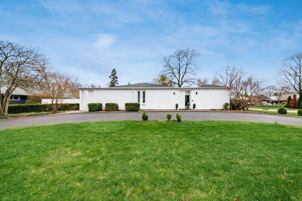 2177 Oakmount Road, Columbus, OH 43221 Main Photo