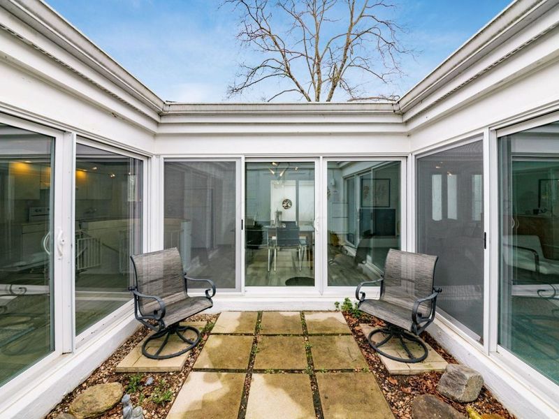 2177 Oakmount Road, Columbus, OH 43221 Photo 14