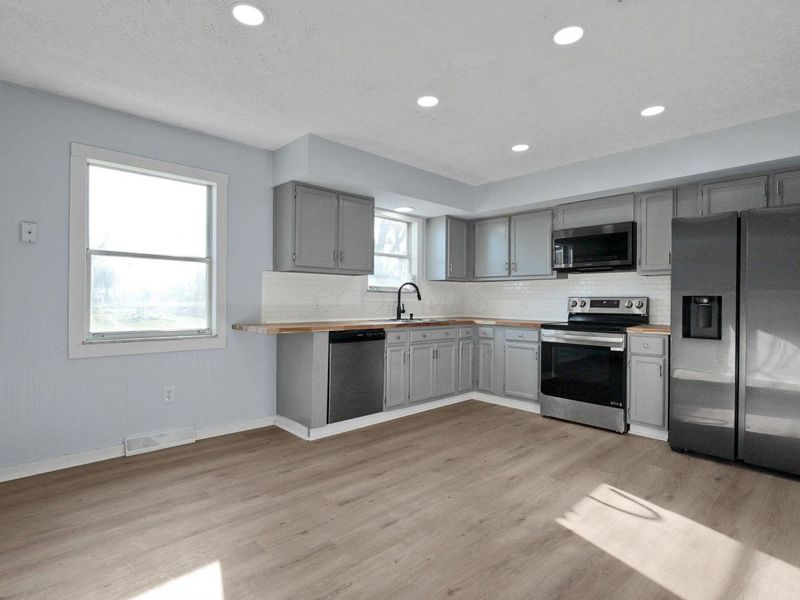 180 Jefferson Avenue, Ashville, OH 43103 Photo 6