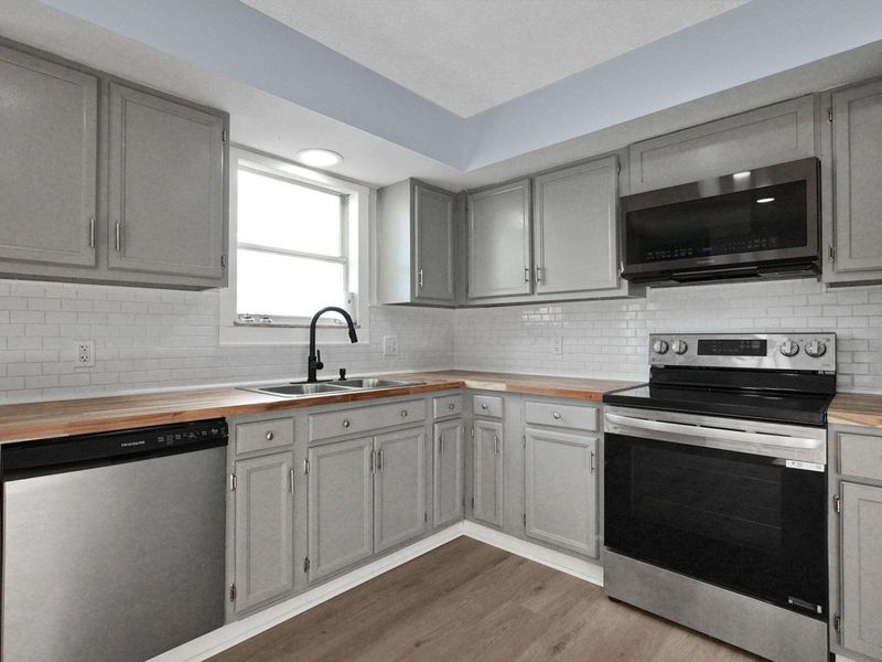 180 Jefferson Avenue, Ashville, OH 43103 Photo 7