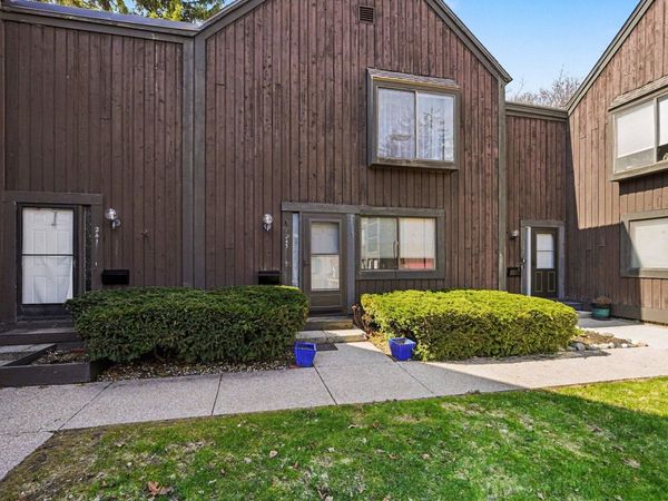 243 Ballantrae Court, Kalamazoo, MI 49006