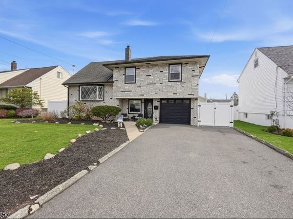 5 Epping Dr, Kenilworth, NJ 07033