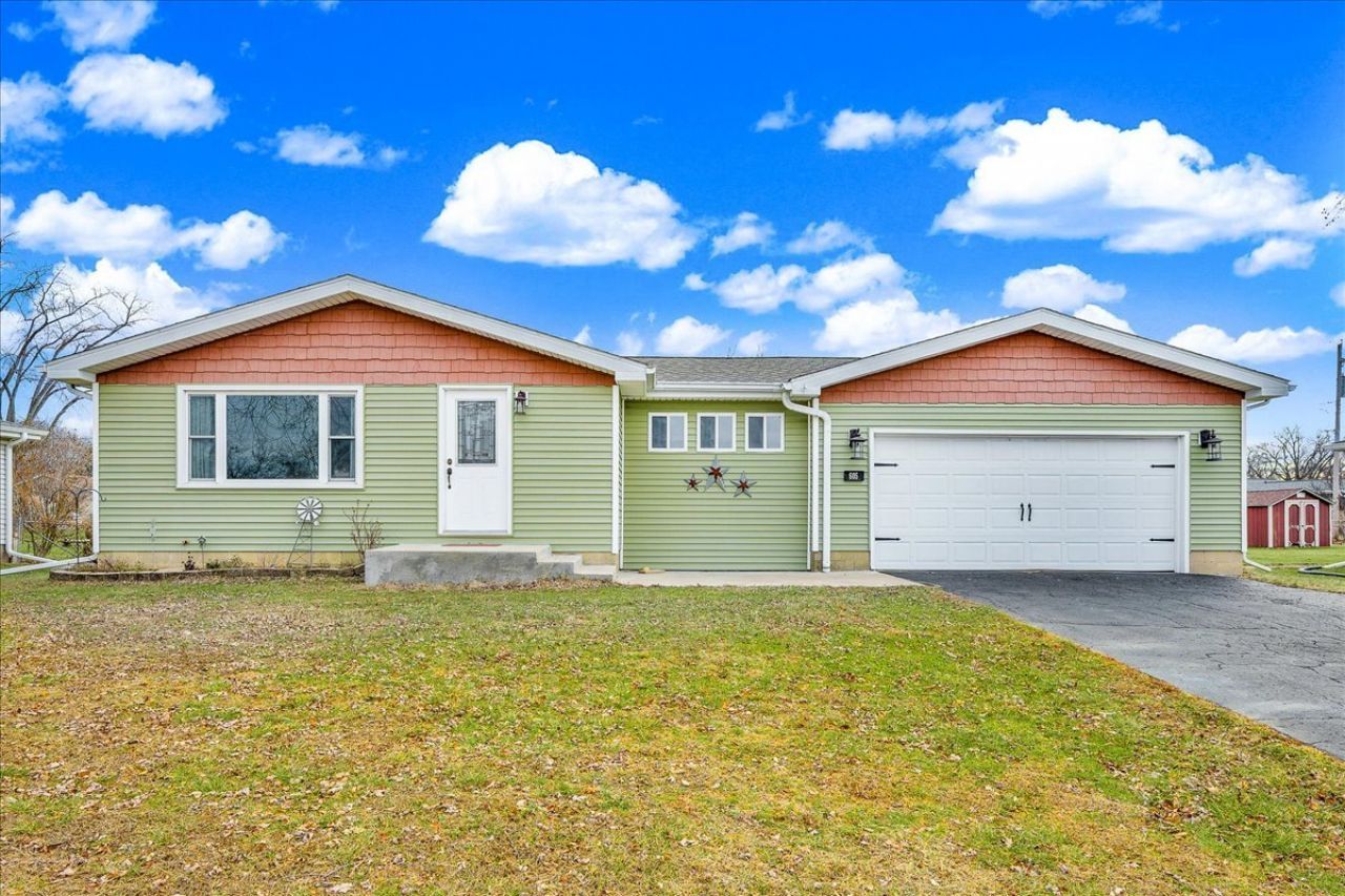 605 Belaire Drive, Washington, IL 61571