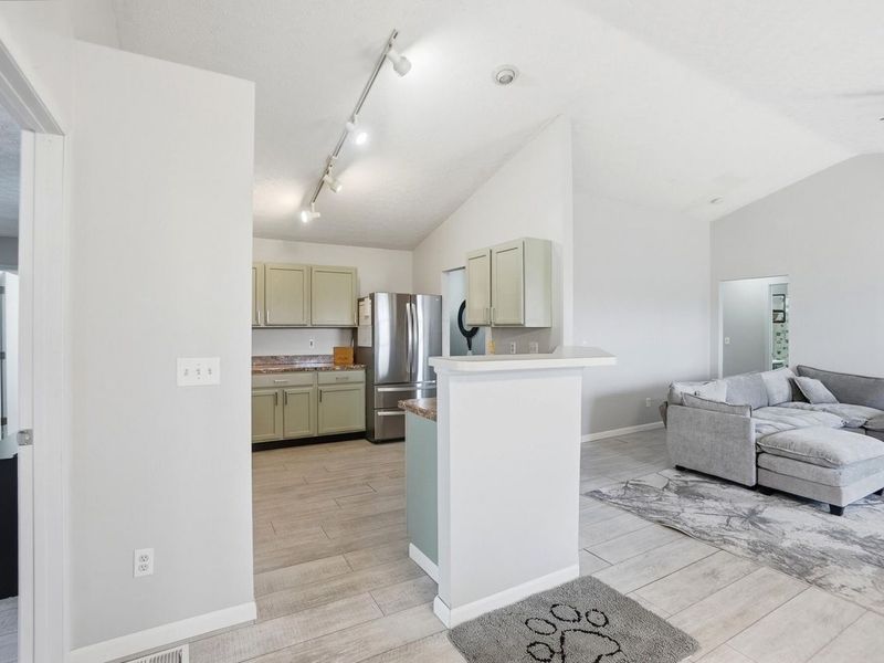 519 Davidson Drive, Ashville, OH 43103 Photo 10