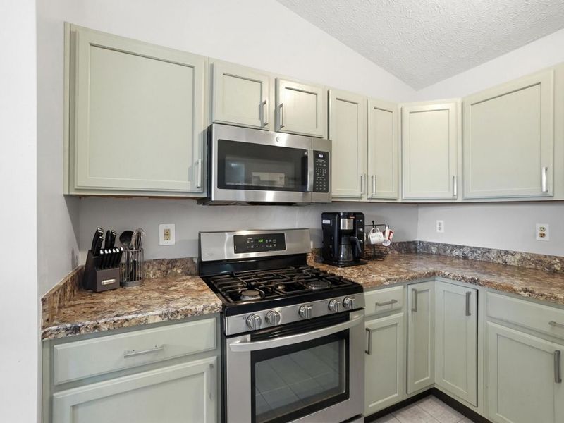 519 Davidson Drive, Ashville, OH 43103 Photo 13