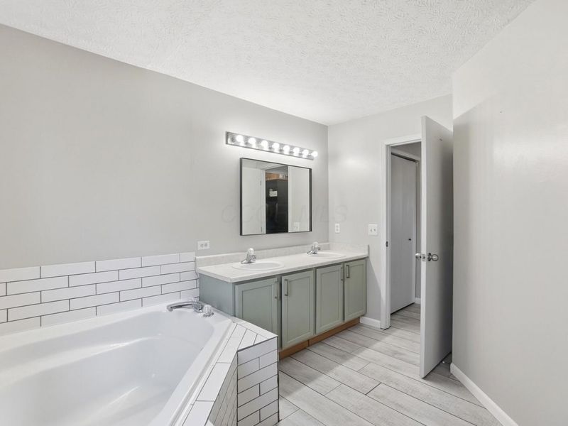 519 Davidson Drive, Ashville, OH 43103 Photo 18