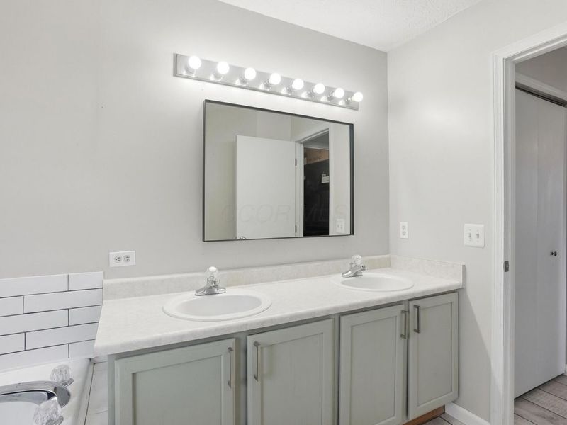 519 Davidson Drive, Ashville, OH 43103 Photo 19