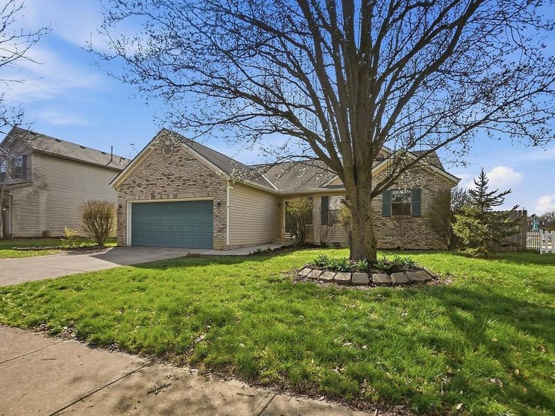 519 Davidson Drive, Ashville, OH 43103 Photo 2