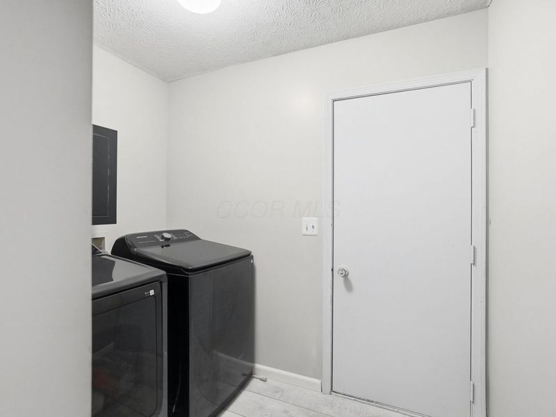 519 Davidson Drive, Ashville, OH 43103 Photo 26