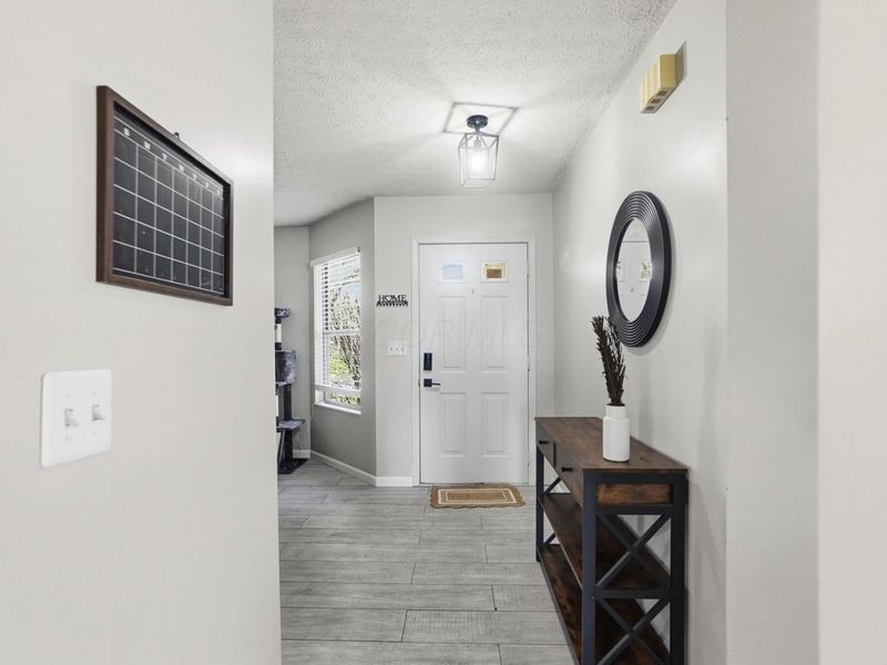 519 Davidson Drive, Ashville, OH 43103 Photo 3