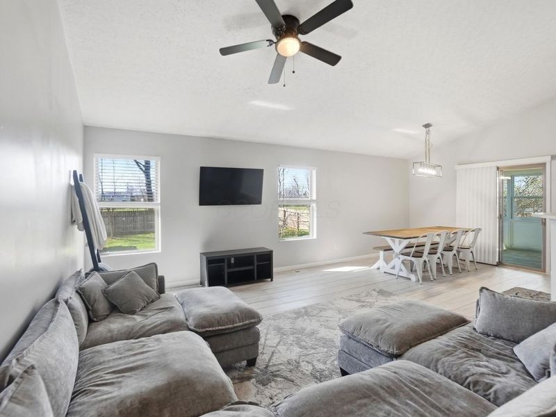 519 Davidson Drive, Ashville, OH 43103 Photo 5