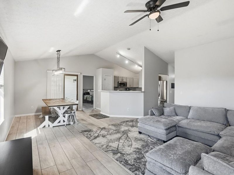 519 Davidson Drive, Ashville, OH 43103 Photo 6