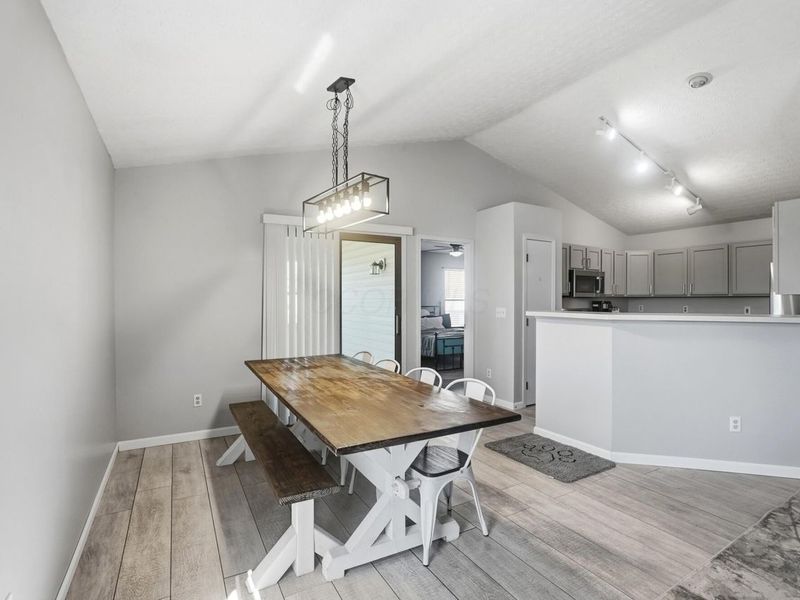 519 Davidson Drive, Ashville, OH 43103 Photo 7