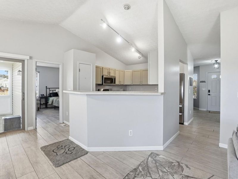 519 Davidson Drive, Ashville, OH 43103 Photo 9