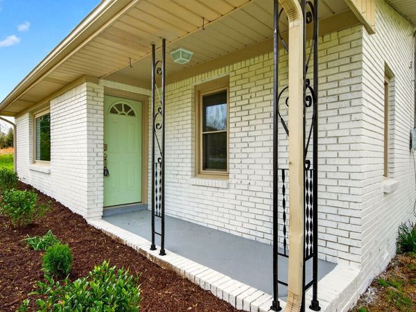 946 Clearview Rd, Cottontown, TN 37048