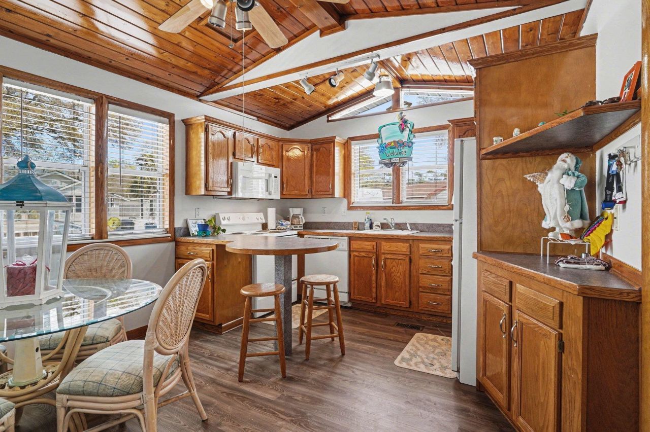 5400 Little River Neck Rd. Photo 8