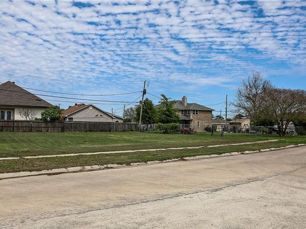 309 COUGAR Drive , Arabi, LA 70032