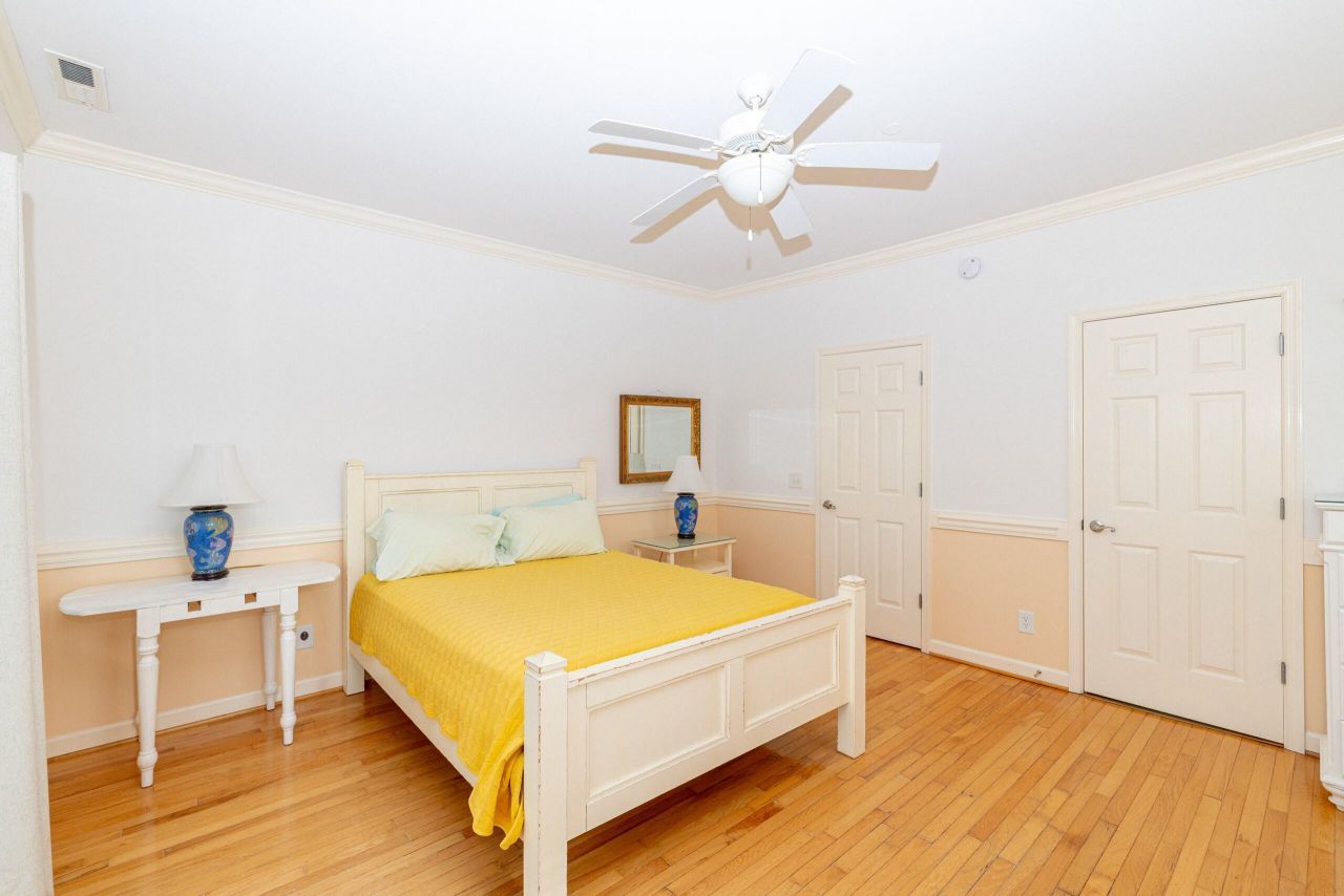 117 W 2nd Street Photo 9