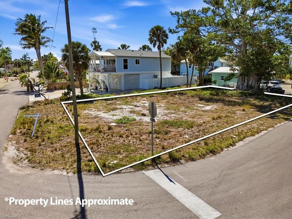 245 Madison Ct, Fort Myers Beach, FL 33931 Photo