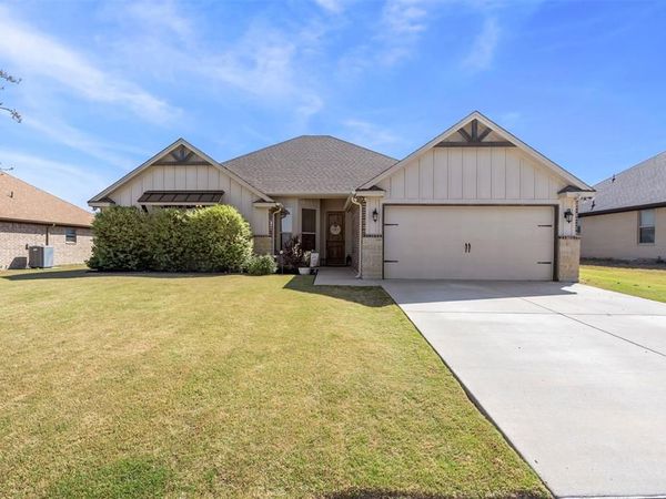 209 Bayless Avenue, Godley, TX 76044