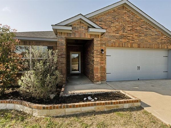 192 Buffalo Ridge Drive, Newark, TX 76071
