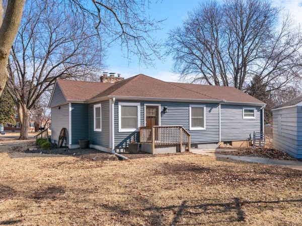 338 Lakelawn Boulevard , Aurora, IL 60506