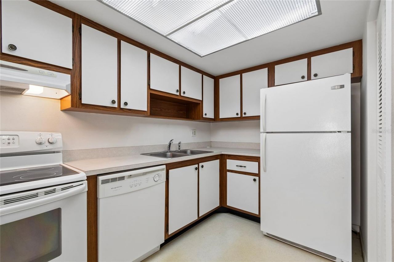 3280 37th Way S, Unit B, Saint Petersburg, FL 33711 Photo