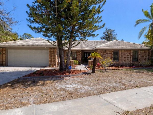 14947 LAKE FOREST DRIVE, LUTZ, FL 33559