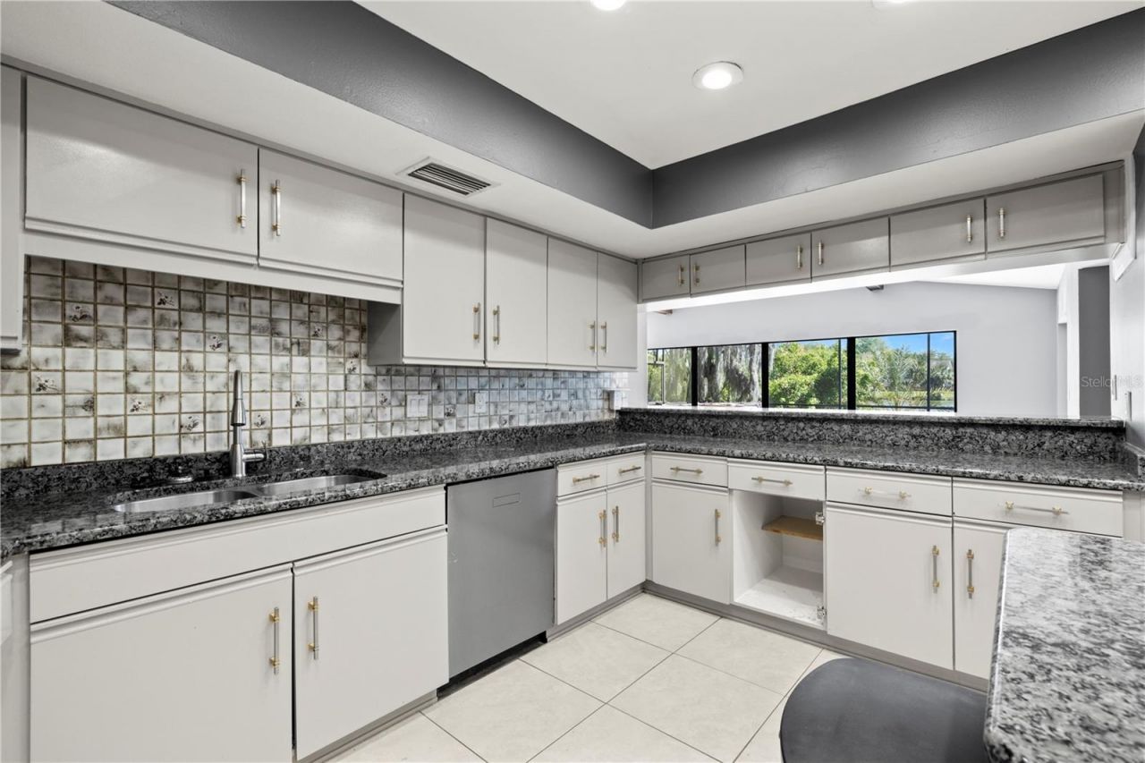 14947 Lake Forest Drive, Lutz, FL 33559 Photo