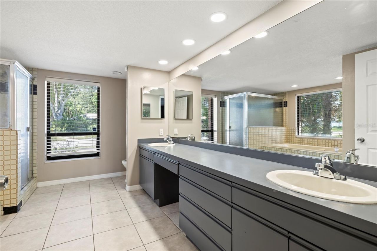 14947 Lake Forest Drive, Lutz, FL 33559 Photo