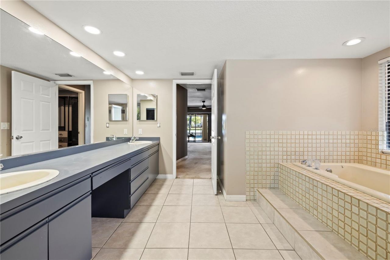 14947 Lake Forest Drive, Lutz, FL 33559 Photo