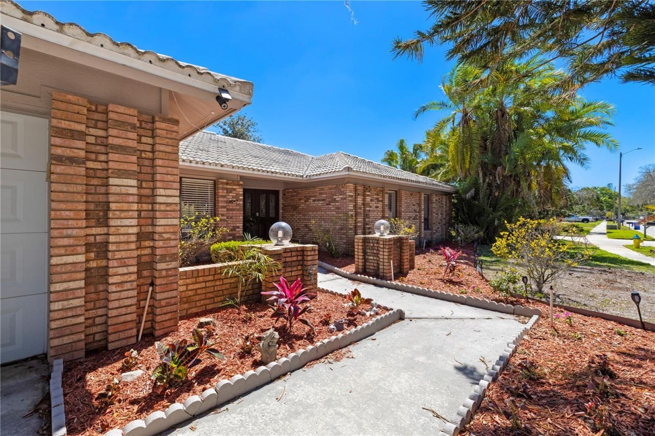 14947 Lake Forest Drive, Lutz, FL 33559 Photo