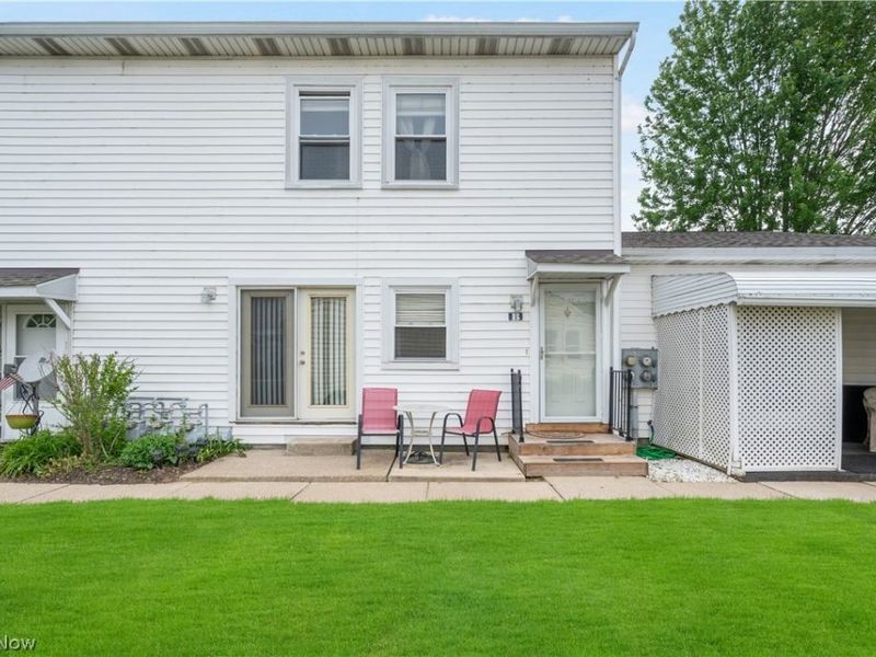 2535 Royal County Down , Unit B, Uniontown, OH 44685 Photo 1