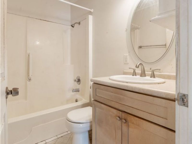 2535 Royal County Down , Unit B, Uniontown, OH 44685 Photo 12