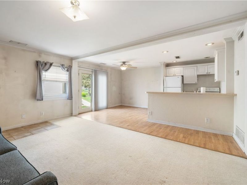 2535 Royal County Down , Unit B, Uniontown, OH 44685 Photo 3