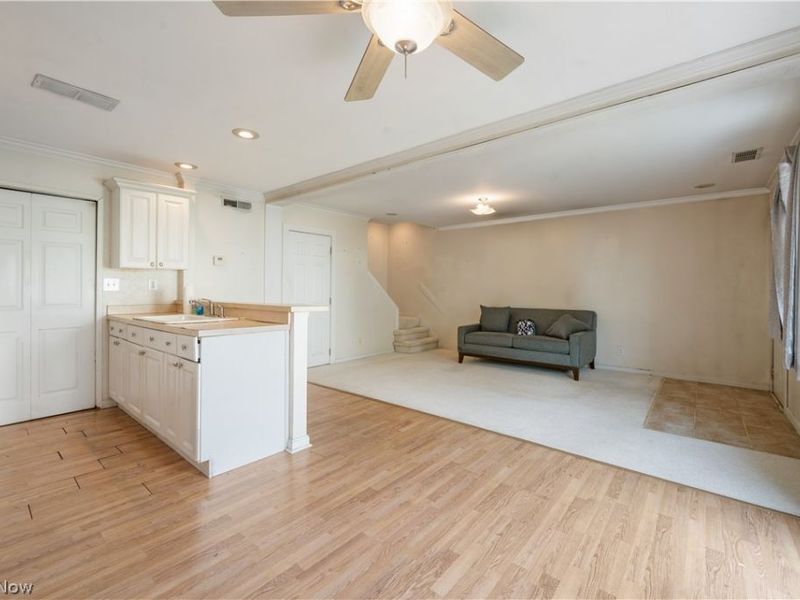 2535 Royal County Down , Unit B, Uniontown, OH 44685 Photo 4