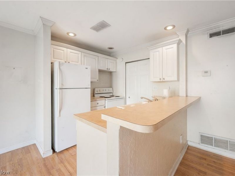 2535 Royal County Down , Unit B, Uniontown, OH 44685 Photo 6